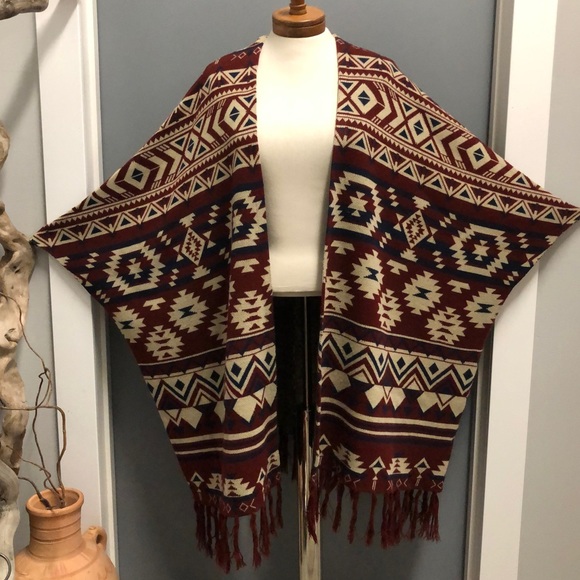 Bluenotes Boho Aztec/Southwestern Poncho/Cape with Fringe, O/S - Picture 1 of 10